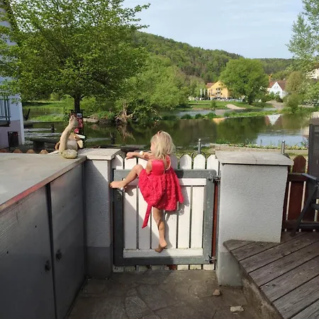 In Unserem Traumhaus Am Fluss Homestay Kallmuenz